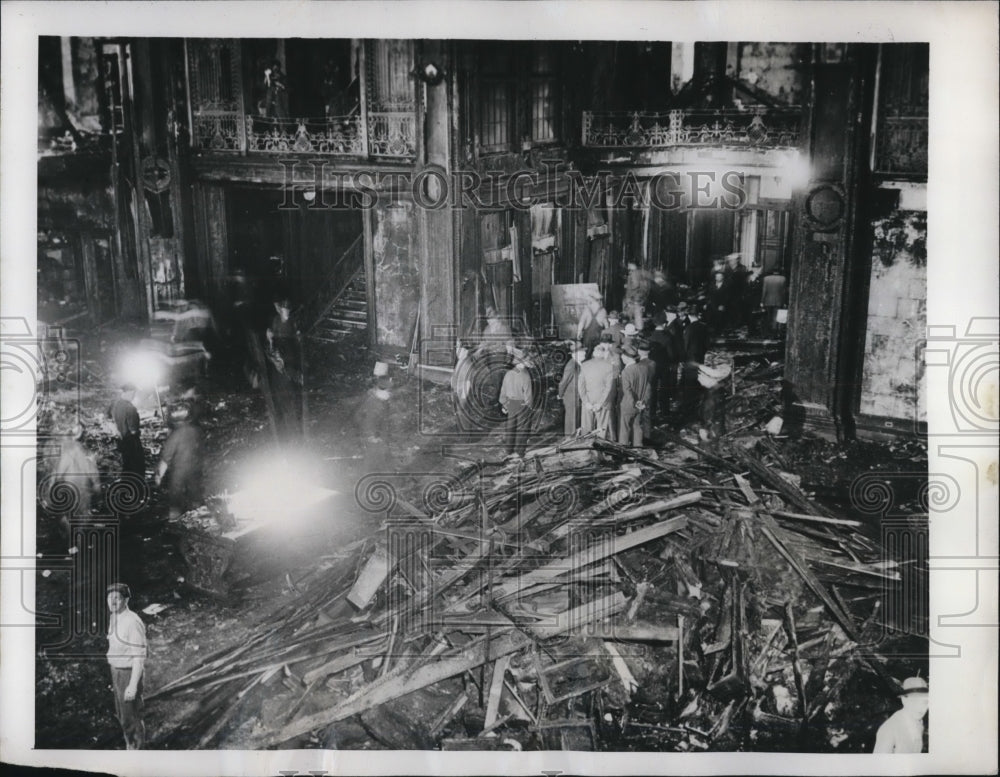 1947 Press Photo Debris clutters the lobby of LaSalle Hotel after fire - Historic Images