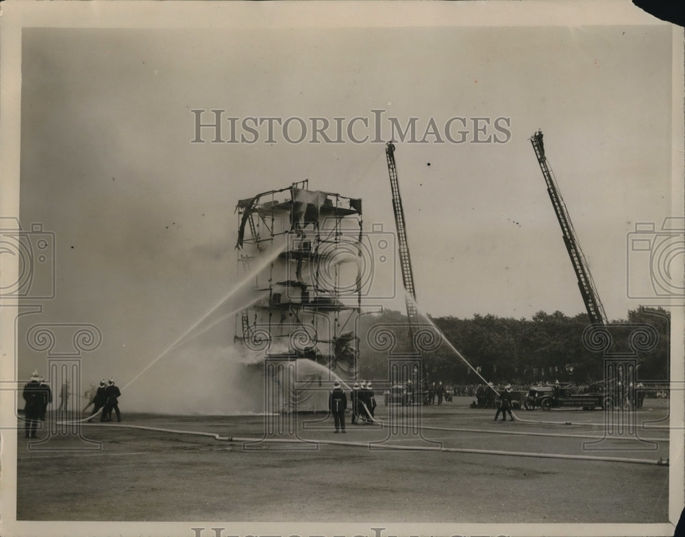 1929 Press Photo The Prince of Wales with London fire brigade - Historic Images