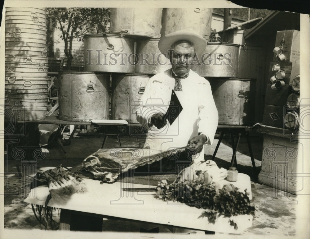 1929 Press Photo Jose Romero know for his preparing barbequed dinners - Historic Images