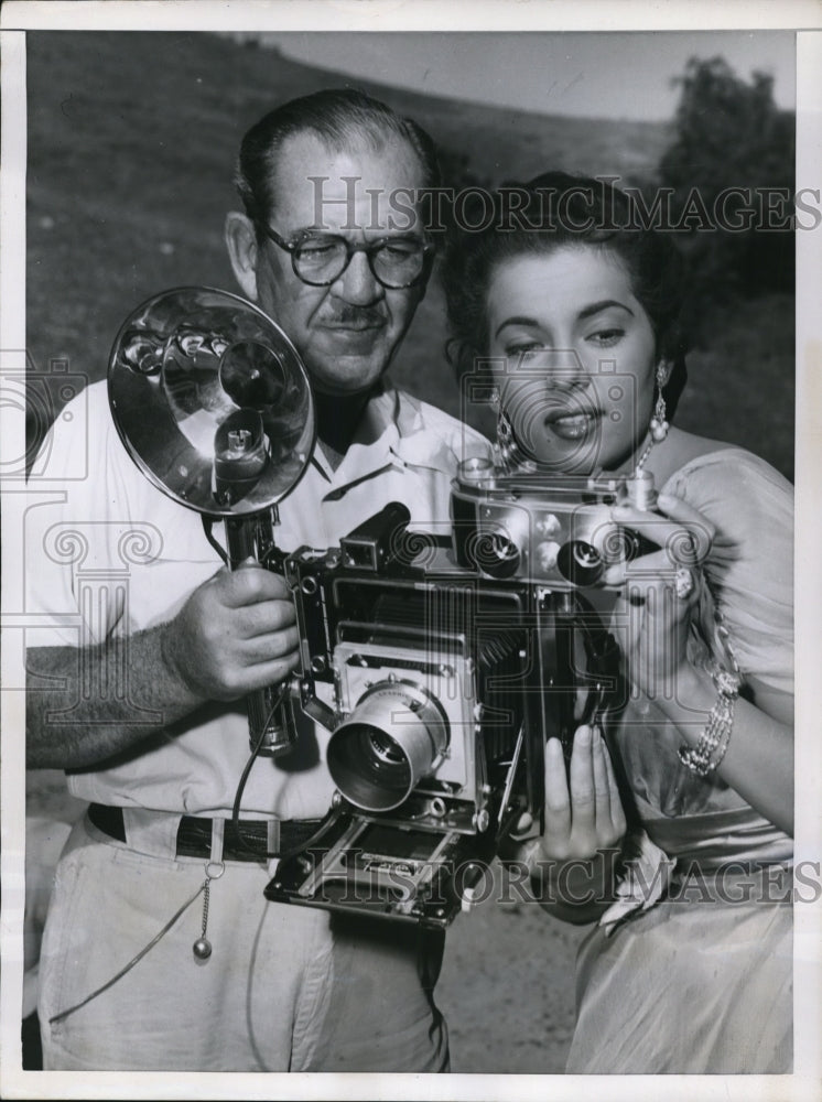 1953 Sherman Clark with his Three dimensional Camer equipment-Historic Images