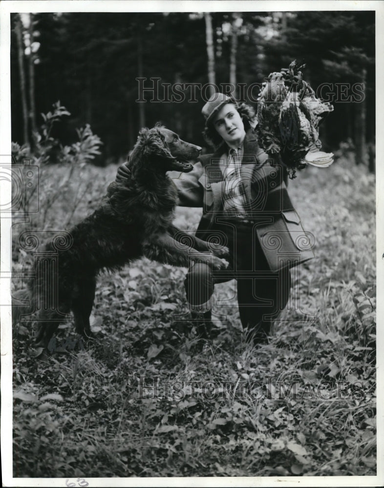 1941 Press Photo Port Arthur Ontario Jane Gardner &amp; retriever hunt partridge - Historic Images