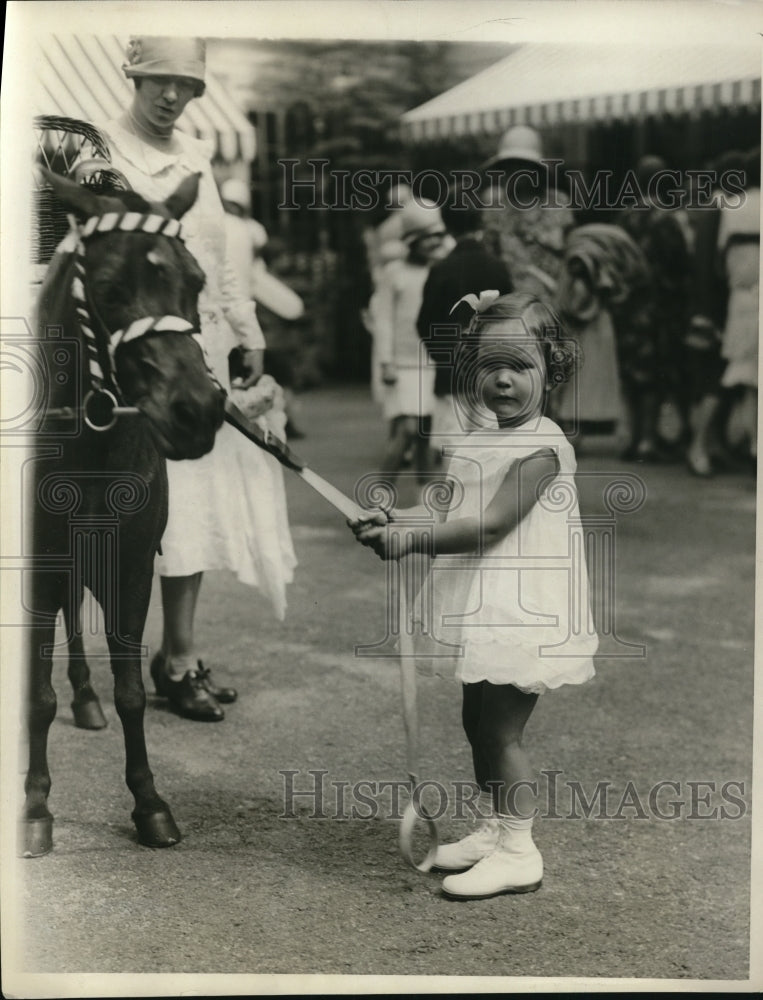 1929 Press Photo Little Miss Sandra Payson with her pony at the charity event - Historic Images