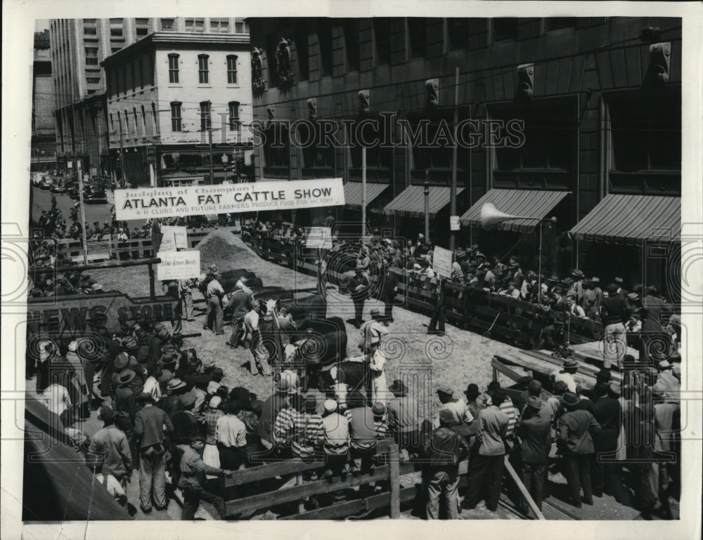 1943 Press Photo 8th Cattle Show in Downtown Atlanta - Historic Images