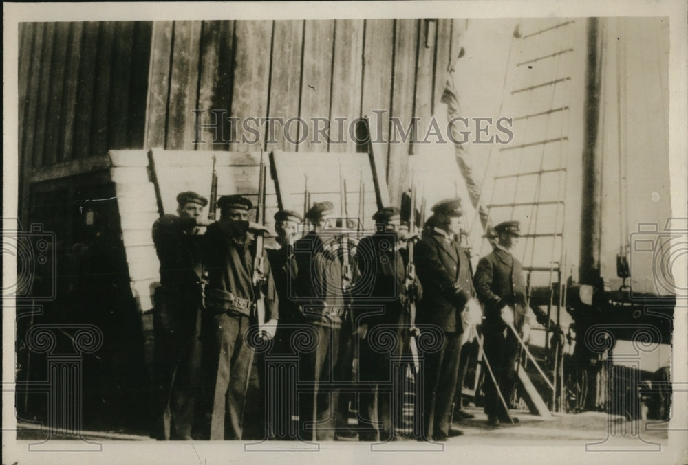 1930 Press Photo The guards of the honour of Danish sailors saluting - Historic Images