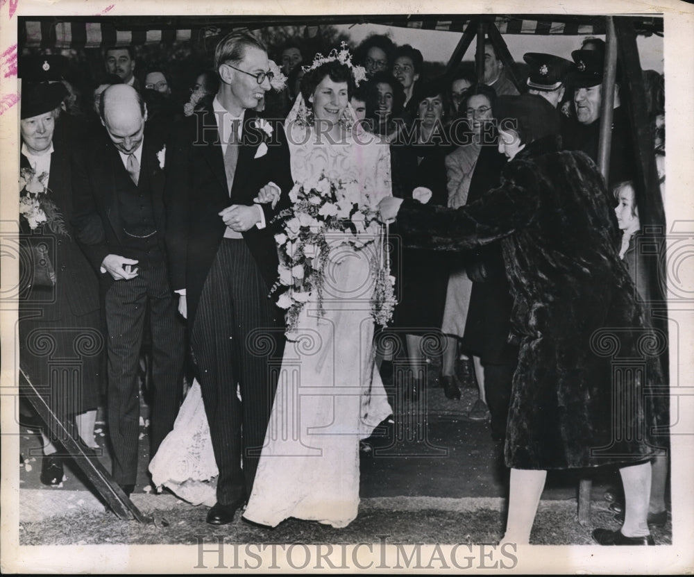 1947 Press Photo Ellesborough England Janet Atlee weds Harold Shipton - Historic Images