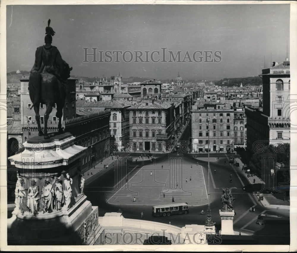 1949 Press Photo Piazza Venezia in Rome shopping district - Historic Images