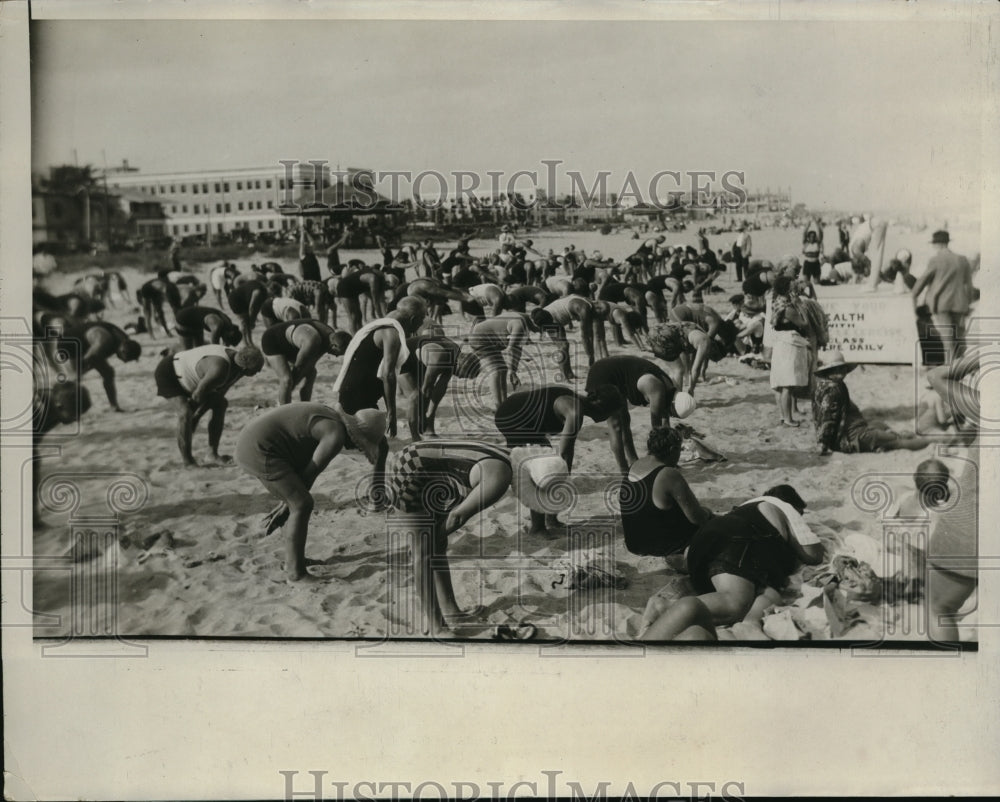 1929 Press Photo Miami Florida crowds of beach goers at exercise class - Historic Images