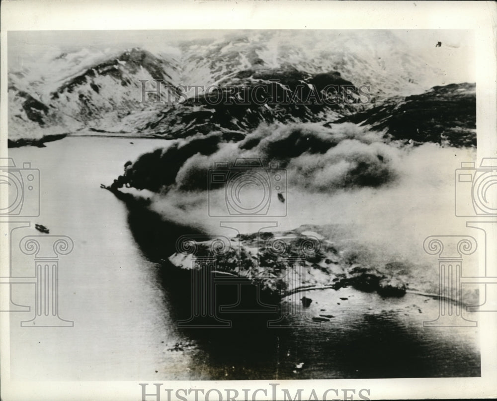 1942 Press Photo Japanese transport on fire - Historic Images