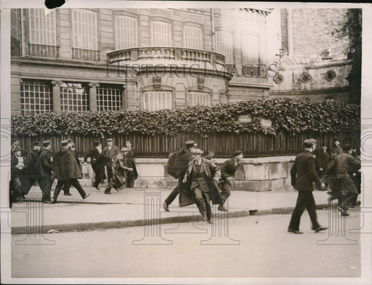 1935 Press Photo Gendarmes broke up parade of small reds in Paris - Historic Images