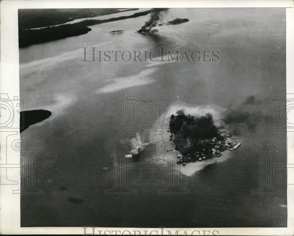 1942 Press Photo Aerial view of the US bombardment of the Makambo Island - Historic Images