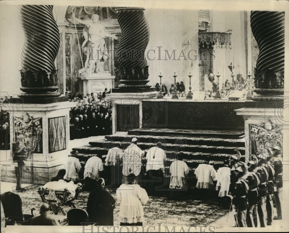 1929 Press Photo A Mass for the pilgrims celebrated by the Pope in St. Peters - Historic Images
