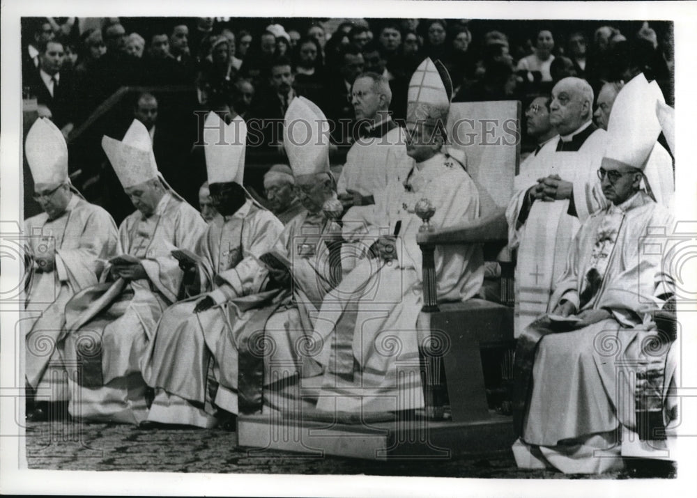 1967 Press Photo Pope Paul VI &amp; Cardinals at First Bishops Synod, St. Peter&#39;s - Historic Images