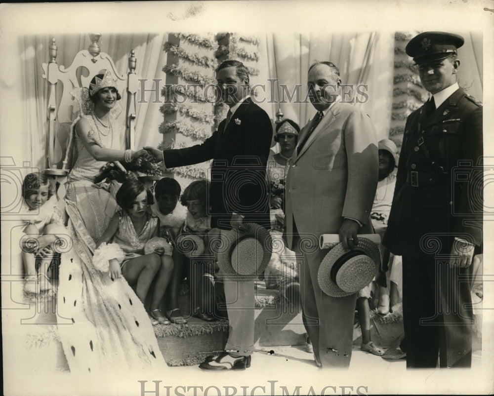 1929 Press Photo Gov Harry Moore with Miss Teresa De La Espriella, Queen Titania - Historic Images