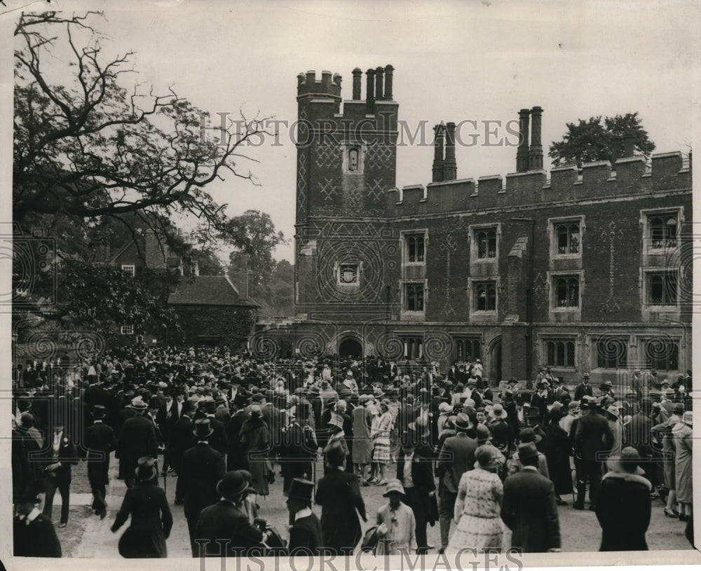 1929 Press Photo Fourth of June Celebration Crowds at Weston's Yard, Eton - Historic Images