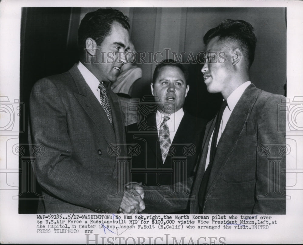 1954 Press Photo Washington, No Kum Sok, Korean Air Pilot with Richard Nixon - Historic Images