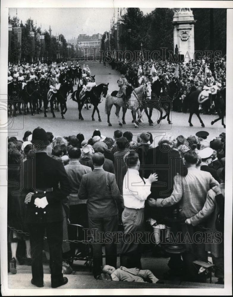 1951 Press Photo London, Englan Trooping of The Color Ceremony - Historic Images