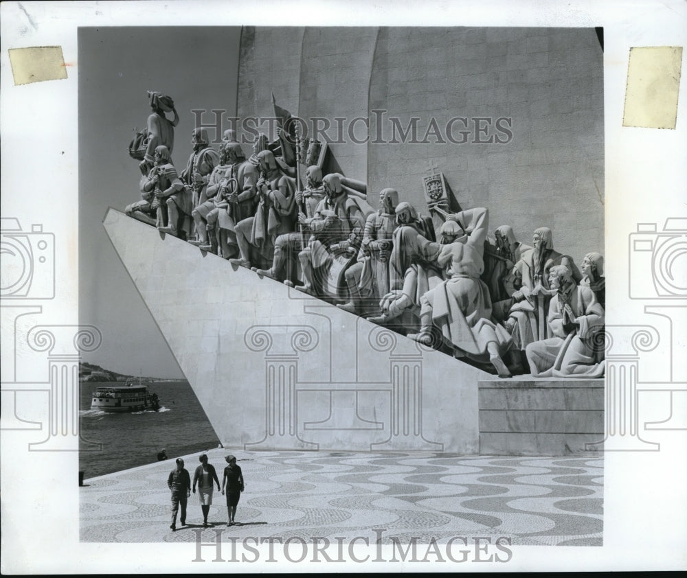 1970 Press Photo Lisbon's tribute to Prince Henry the Navigator on explorers - Historic Images