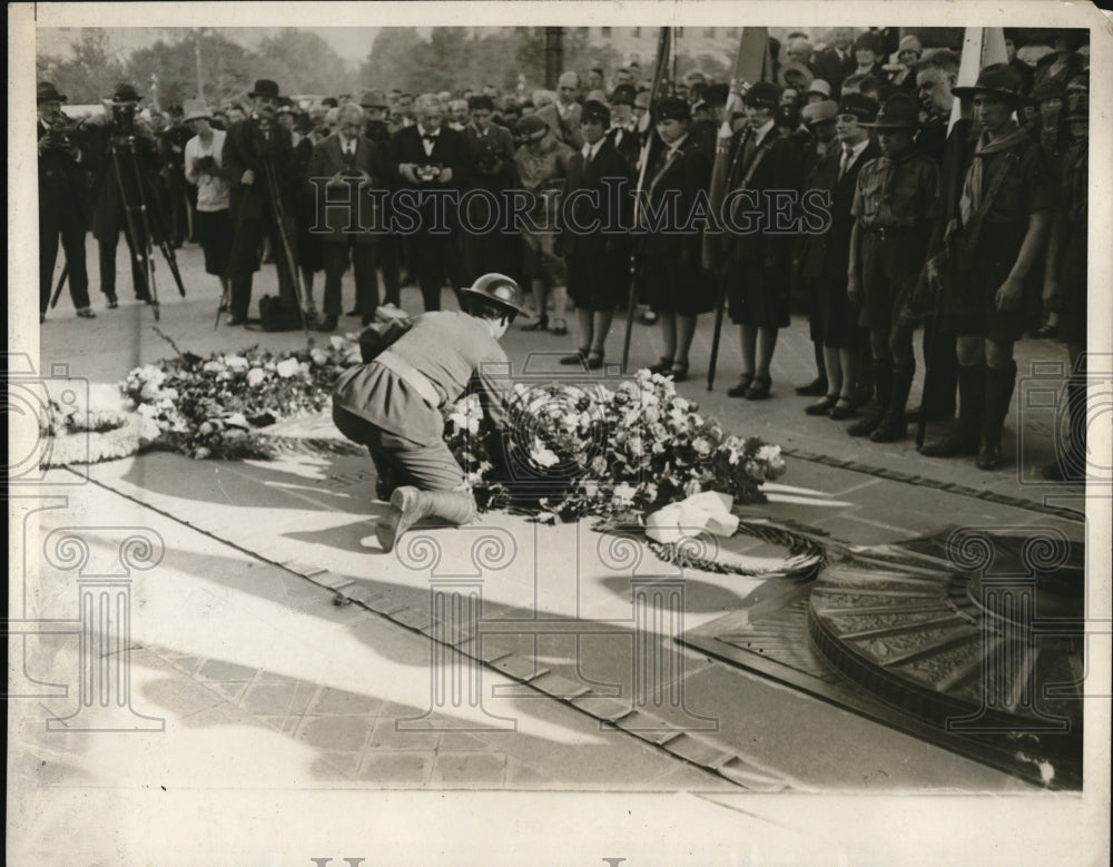 1930 Press Photo American Legion Honor Renewing Flame to Honor Unknown Soldier-Historic Images