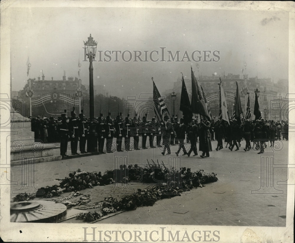 1930 Press Photo Color Guard of American Legionaires at Arc de Triomphe in Paris-Historic Images