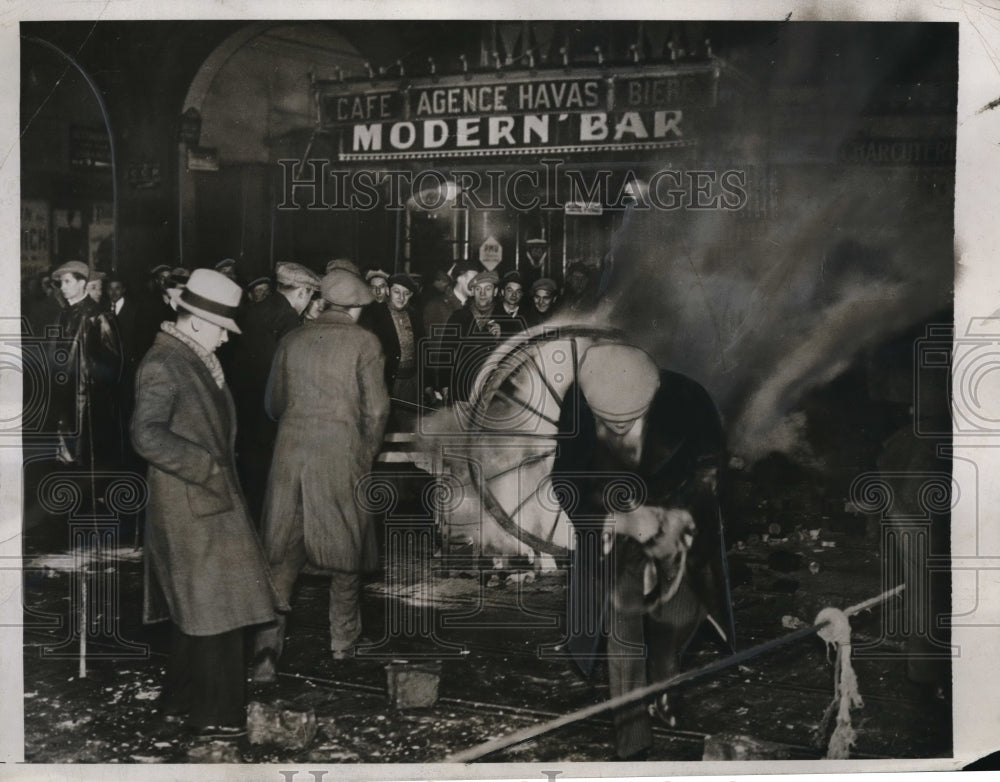 1934 Press Photo Paris Mobs Turn into Riot - Historic Images