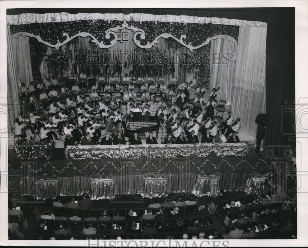 1955 Press Photo The 15th Congress of the International at the Imperial Theater - Historic Images