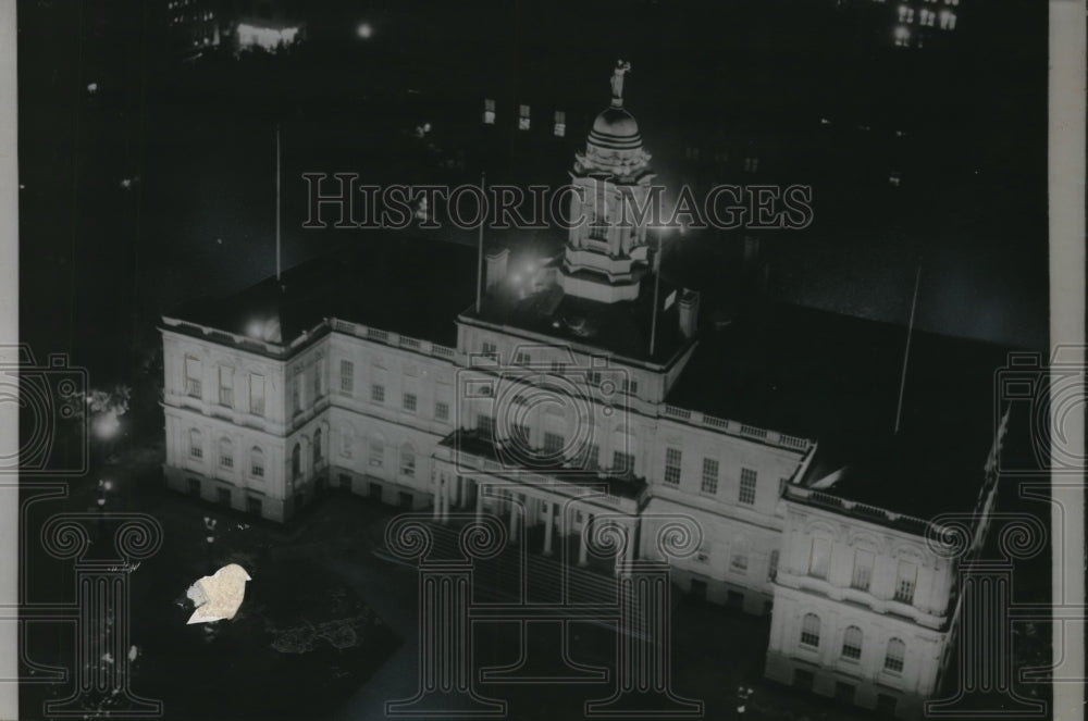 1956 Press Photo New York City Hall with 32 newly installed floodlights. - Historic Images