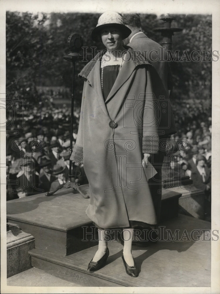 1925 Press Photo Miss Eugenia C. Lekkerkerker, of Holland, student at Radcliffe. - Historic Images