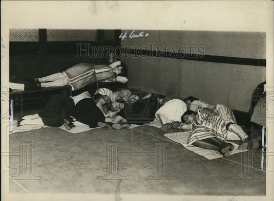 1925 Press Photo People sleeping at local