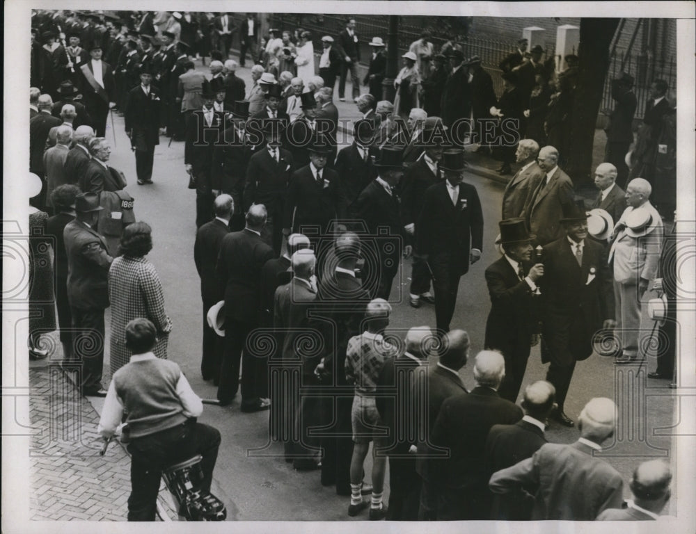 1937 Press Photo John D. Rockefeller, left, heading the procession of Brown - Historic Images