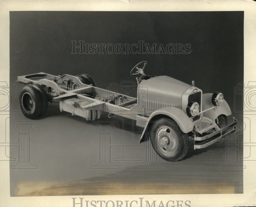 1926 Press Photo White bus chassis with 180 inch wheelbase-Historic Images