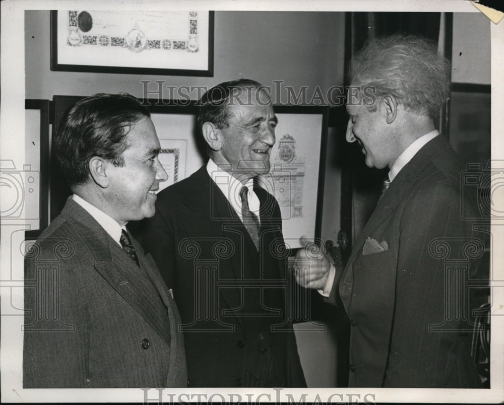 1939 Press Photo Famed Conductor Leopold Stokowski with Juan Lecuna &amp; Dr LS Rowe - Historic Images