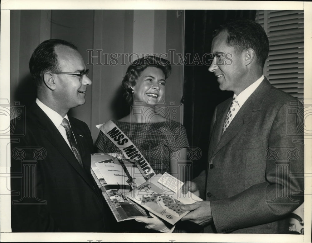 1957 Press Photo Valerie Joy Strong, Sen Charles E. Potter &amp; Vice-Pres Nixon - Historic Images