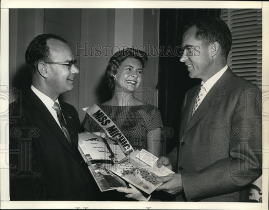 1957 Press Photo Valerie Joy Strong, Sen Charles E. Potter & Vice-Pres Nixon - Historic Images