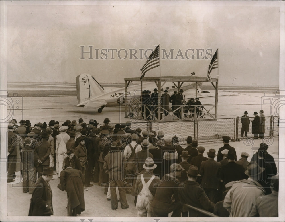 1937 Press Photo Mayor Mansfield of Boston speaking with plane in background - Historic Images