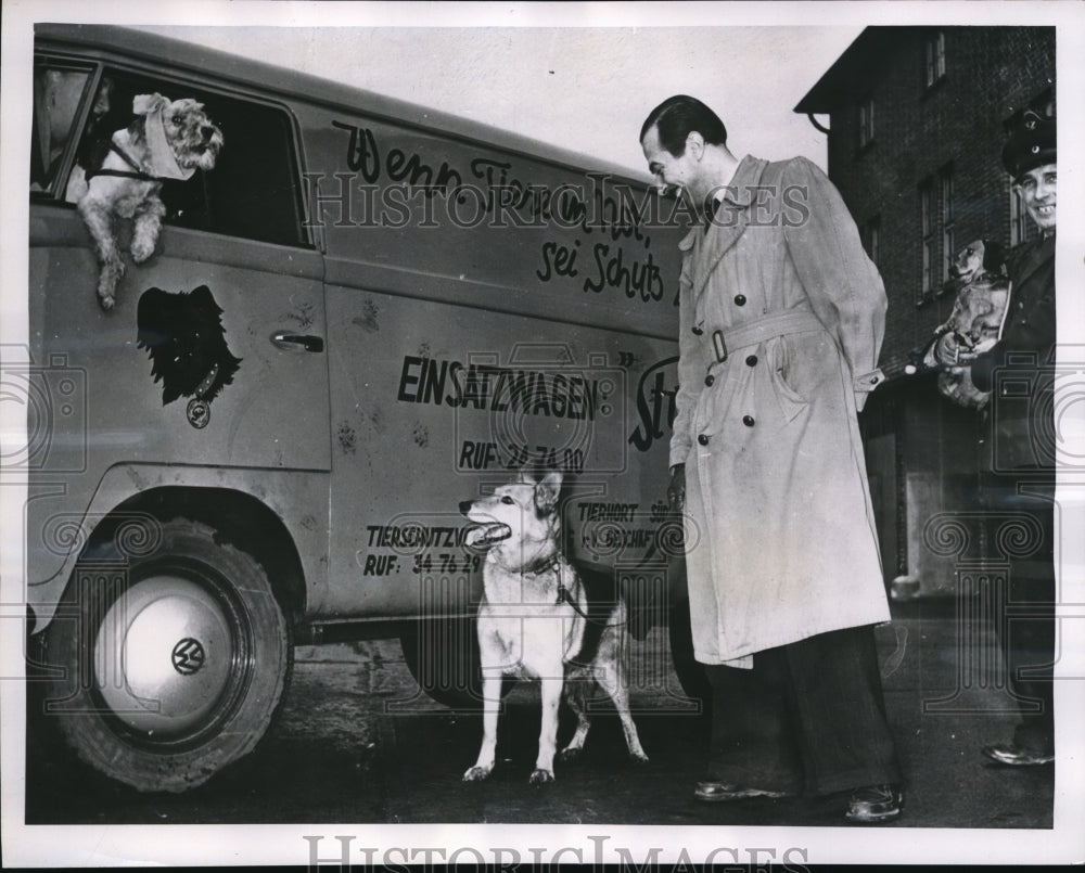 1955 Press Photo Hamburg Society for Prevention of Cruelty to Animals - Historic Images