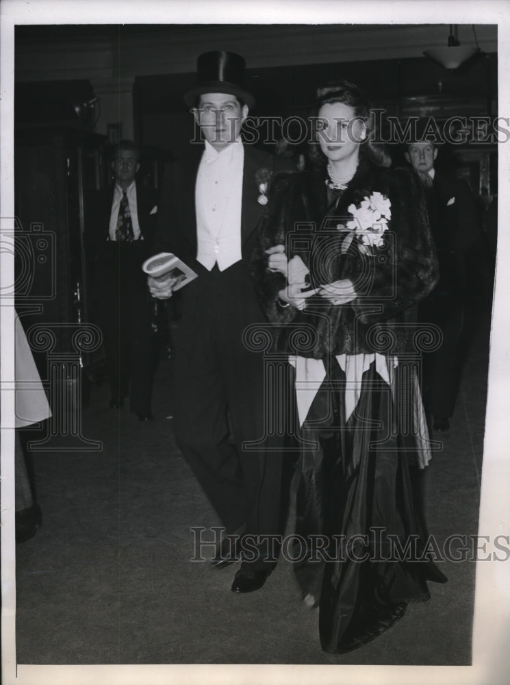 1946 Press Photo Mr, Mrs George Sherman National Horse Show Madison Square-Historic Images