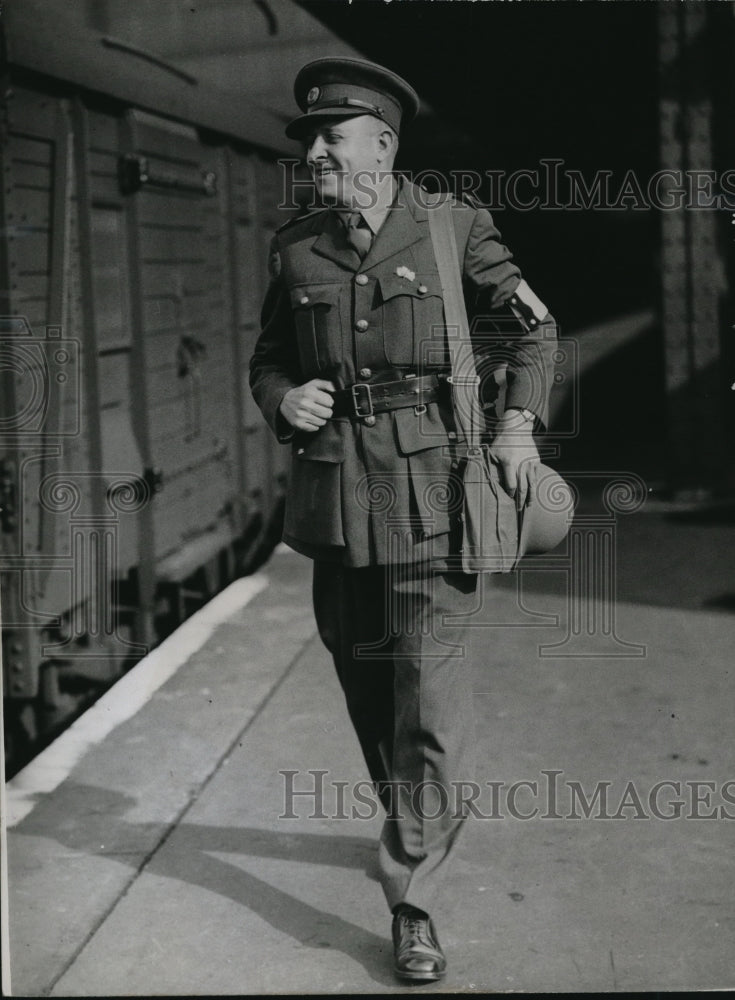 1939 Press Photo RD McMillan British UP correspondent - Historic Images