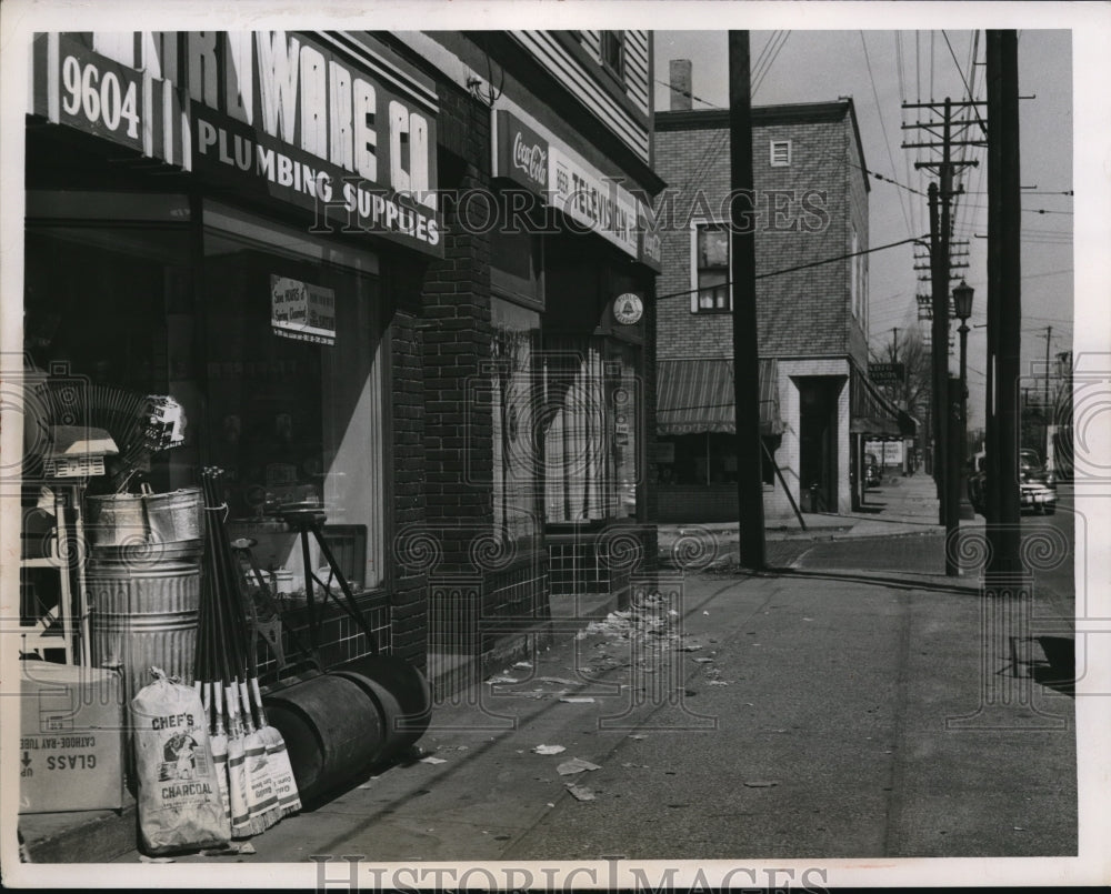 1952 Press Photo Litter in Street 9600 Block of Madison Avenue Hardware Store - Historic Images