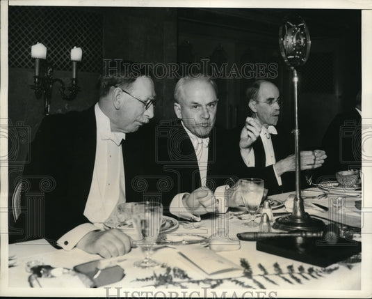 1933 Press Photo Nobel Prize Winners at Science Association Banquet - Historic Images