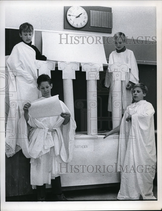 Press Photo Greeks at Grade Warden School-Historic Images