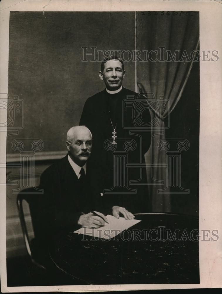 1920 Press Photo Monsignor Brent &amp; Robert H Gardiuer of the Faith &amp; Order Confer - Historic Images