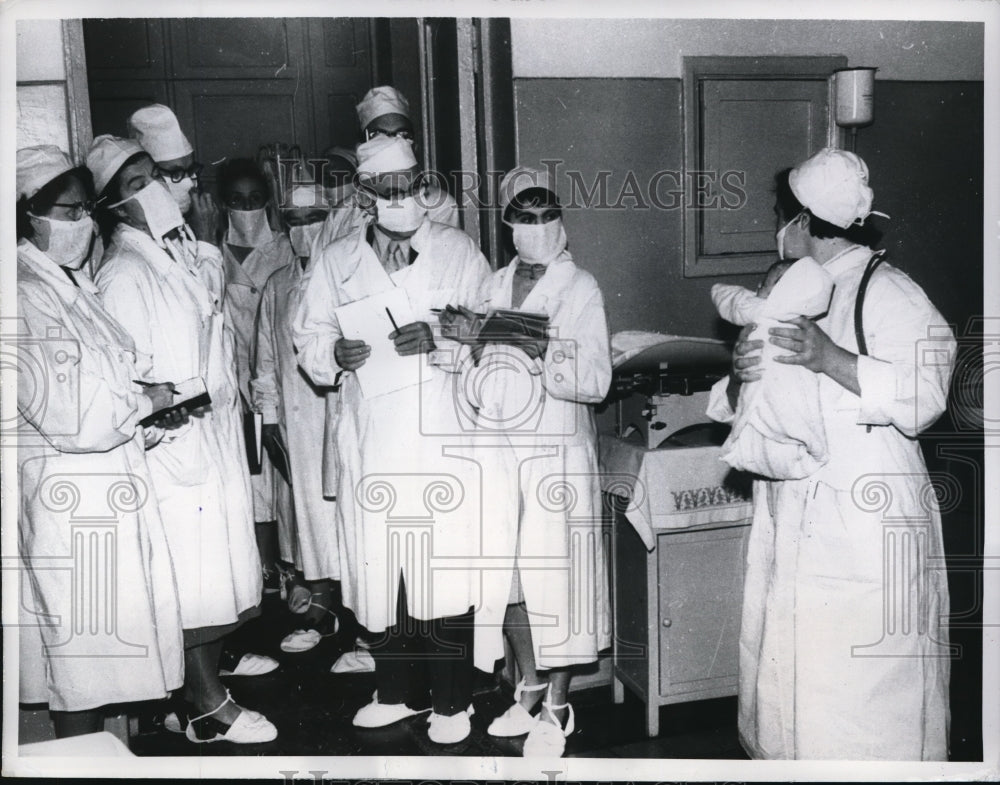 1960 Press Photo Masked Members of the U.S. Health Service delegation - Historic Images