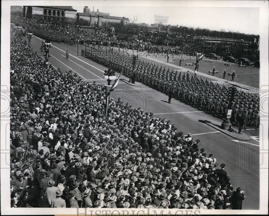 1946 Press Photo Chicago troops in parade for President Truman, Gen Eisenhower - Historic Images