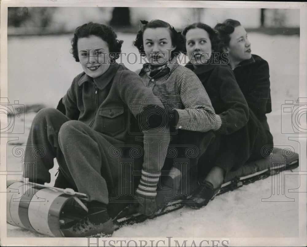 1937 Press Photo Helen McDonough, Dot Welch &amp; Joan Redfield sledding at St Paul - Historic Images