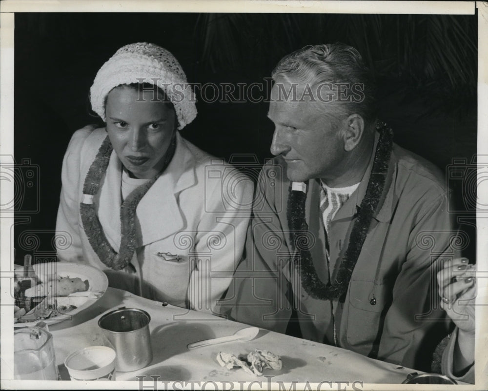 1940 Press Photo Catalina Island Calif Barbara Magnus &amp; mgr Richard Conklin - Historic Images