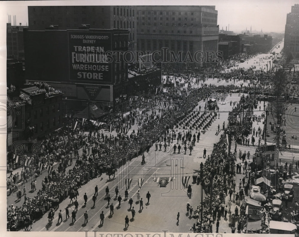 1935 Press Photo 100,000 Legionnaires parade in St Louis - Historic Images