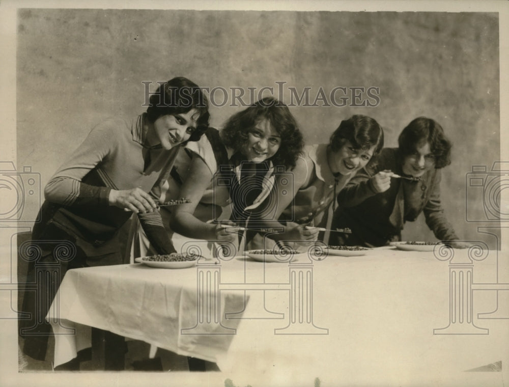 1929 Press Photo Pea eating contest at LA Calif L Anderson, D Skinner, R Keller - Historic Images