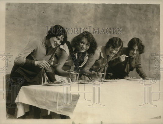 1929 Press Photo Pea eating contest at LA Calif L Anderson, D Skinner, R Keller - Historic Images