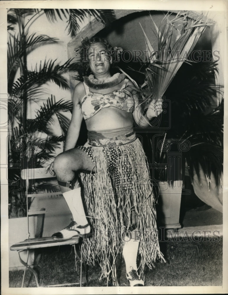 1936 Press Photo Col Eugene H Valle at Beaux Arts ball in a female costume - Historic Images