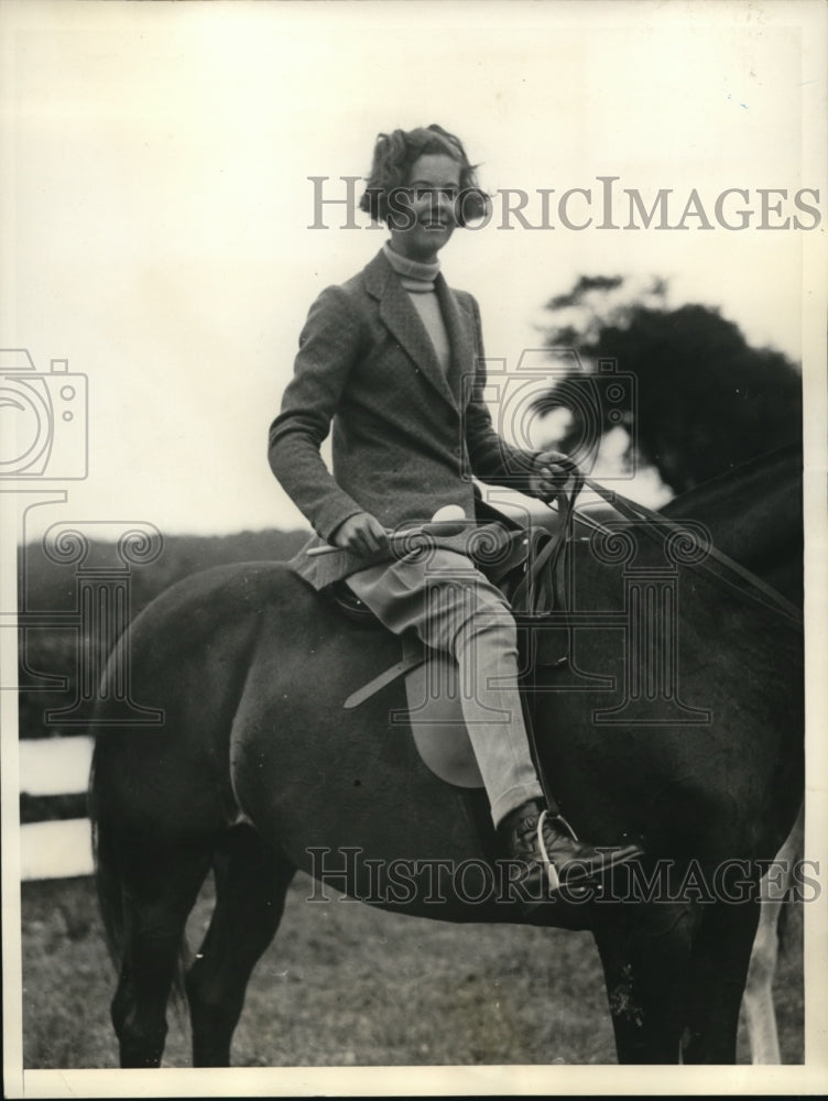 1933 Press Photo Nancy Van Vleck, after winning the Egg Race at the Gymkhana - Historic Images